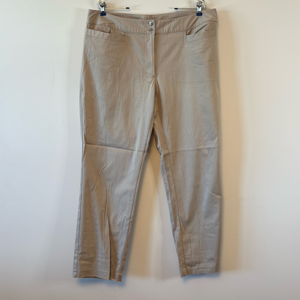 Units woman, 10 pants size 16 W with pockets in the front
